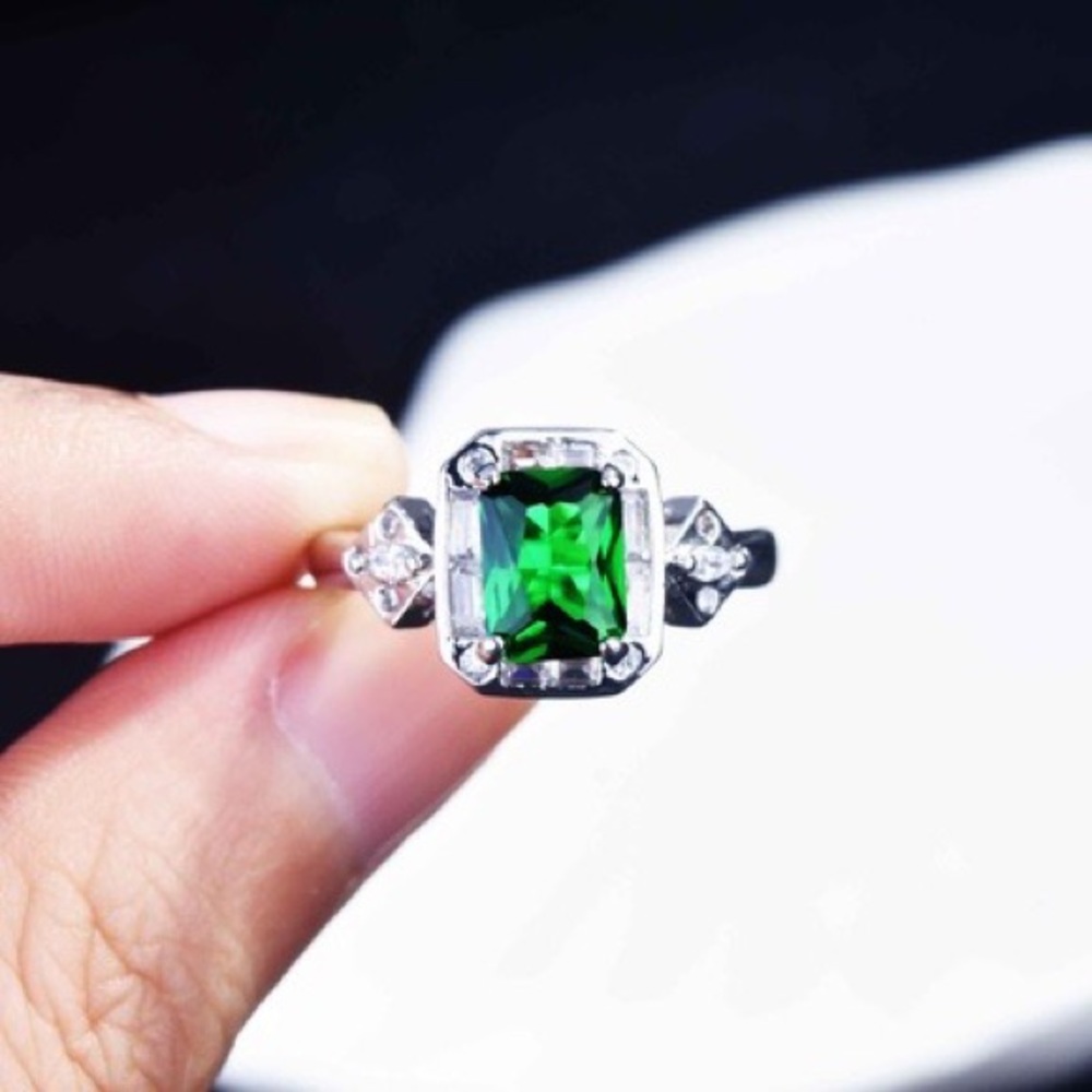 Stunning Green Rhinestone Square Adjustable Ring - Picture 2 of 4